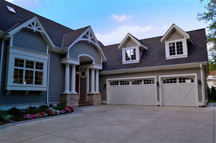Overlay Carriage House style - 5800 garage doors